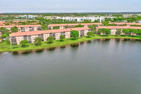 Copropriété à vendre à Pembroke Pines, Floride: 2 chambres, 105.63 m2 № 1942255 - photo 30