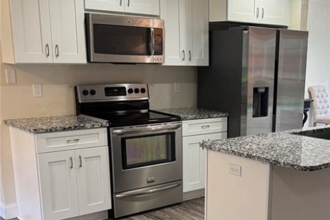 House in Gainesville, Florida 3 bedrooms, 151.52 sq.m. № 1884383 - photo 8