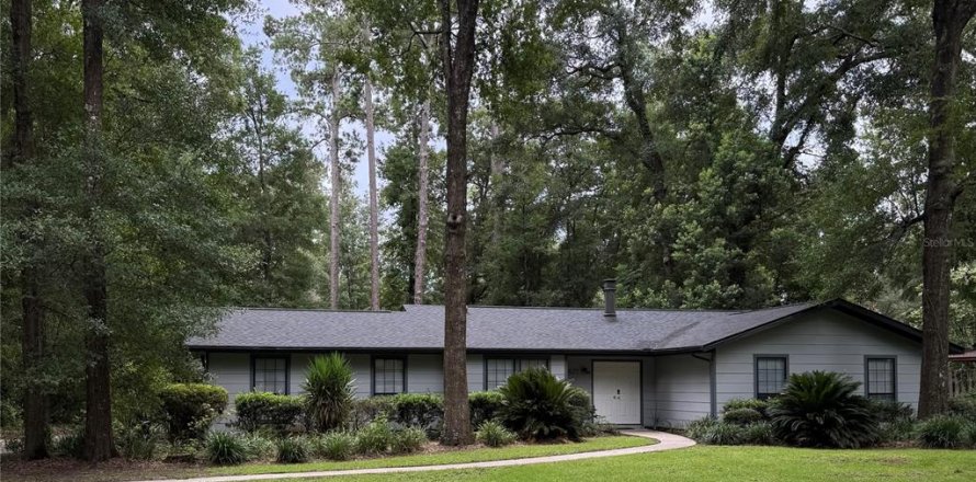 House in Gainesville, Florida 3 bedrooms, 151.52 sq.m. № 1884383