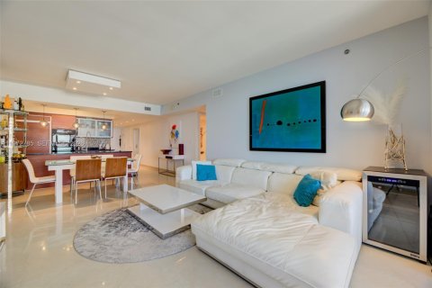 Condominio en venta en Hallandale Beach, Florida, 3 dormitorios, 144.37 m2 № 2033180 - foto 15
