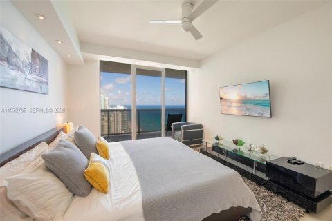 Condominio en venta en Hallandale Beach, Florida, 3 dormitorios, 144.37 m2 № 2033180 - foto 16