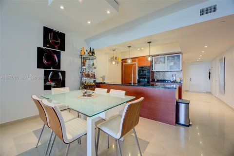 Condominio en venta en Hallandale Beach, Florida, 3 dormitorios, 144.37 m2 № 2033180 - foto 12