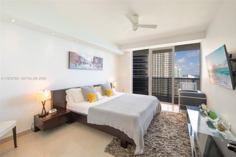 Condominio en venta en Hallandale Beach, Florida, 3 dormitorios, 144.37 m2 № 2033180 - foto 18