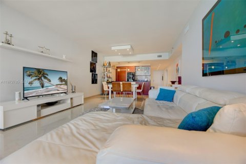 Condominio en venta en Hallandale Beach, Florida, 3 dormitorios, 144.37 m2 № 2033180 - foto 14