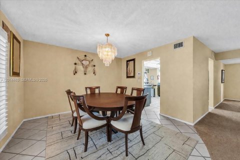 House in Cooper City, Florida 3 bedrooms, 156.26 sq.m. № 2076279 - photo 15