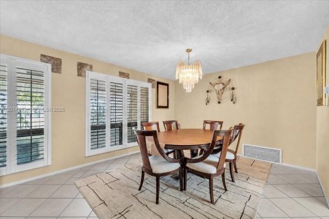 House in Cooper City, Florida 3 bedrooms, 156.26 sq.m. № 2076279 - photo 16
