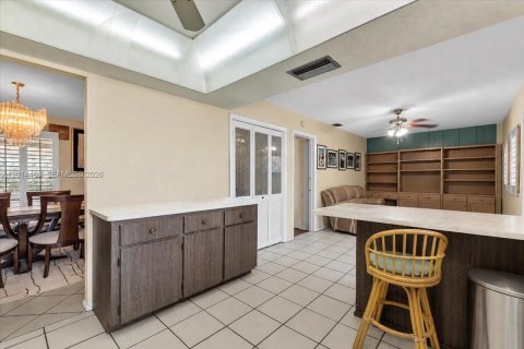 House in Cooper City, Florida 3 bedrooms, 156.26 sq.m. № 2076279 - photo 21