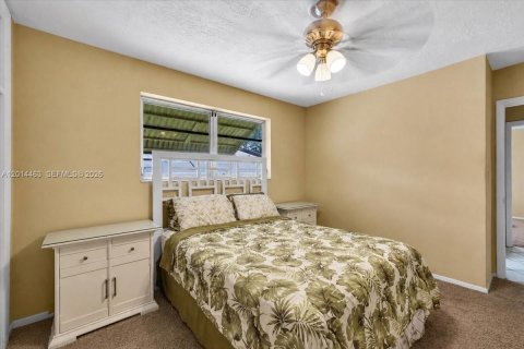 House in Cooper City, Florida 3 bedrooms, 156.26 sq.m. № 2076279 - photo 9