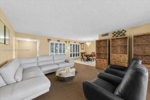 House in Cooper City, Florida 3 bedrooms, 156.26 sq.m. № 2076279 - photo 2