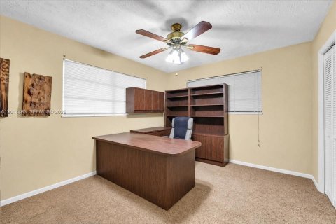 House in Cooper City, Florida 3 bedrooms, 156.26 sq.m. № 2076279 - photo 6