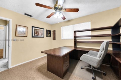 House in Cooper City, Florida 3 bedrooms, 156.26 sq.m. № 2076279 - photo 7