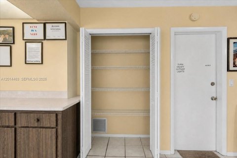 House in Cooper City, Florida 3 bedrooms, 156.26 sq.m. № 2076279 - photo 25