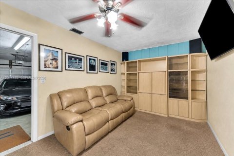 House in Cooper City, Florida 3 bedrooms, 156.26 sq.m. № 2076279 - photo 14