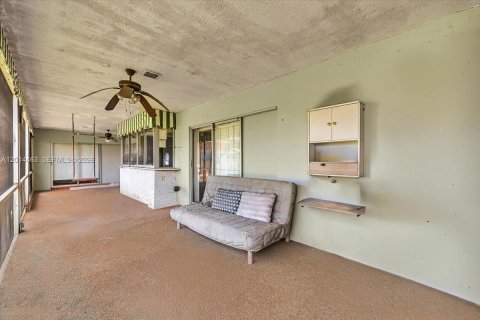 House in Cooper City, Florida 3 bedrooms, 156.26 sq.m. № 2076279 - photo 29