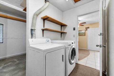 House in Cooper City, Florida 3 bedrooms, 156.26 sq.m. № 2076279 - photo 24