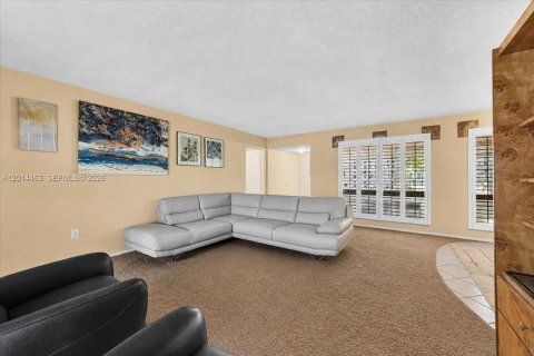 House in Cooper City, Florida 3 bedrooms, 156.26 sq.m. № 2076279 - photo 4