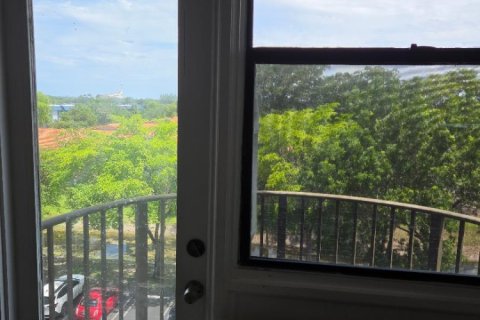 Condominio en alquiler en Coral Springs, Florida, 1 dormitorio, 57.51 m2 № 2087808 - foto 4