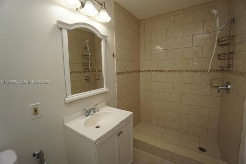 Condominio en venta en Oakland Park, Florida, 1 dormitorio, 77.48 m2 № 1980010 - foto 12