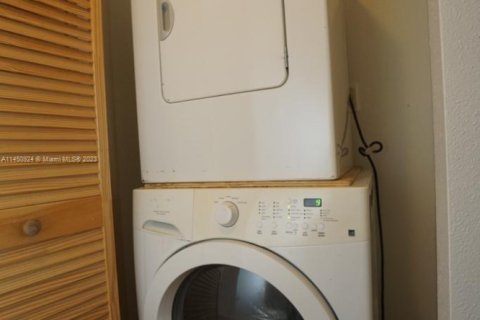 Condominio en venta en Oakland Park, Florida, 1 dormitorio, 77.48 m2 № 1980010 - foto 7