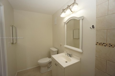 Condominio en venta en Oakland Park, Florida, 1 dormitorio, 77.48 m2 № 1980010 - foto 4