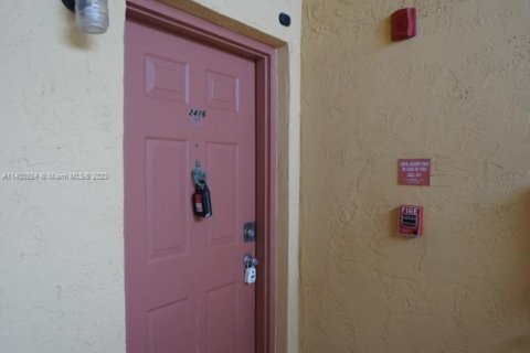 Condominio en venta en Oakland Park, Florida, 1 dormitorio, 77.48 m2 № 1980010 - foto 2