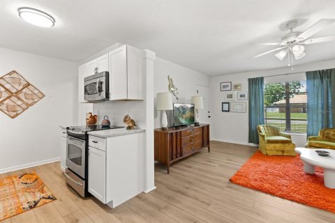 Casa en venta en Deltona, Florida, 2 dormitorios, 75.81 m2 № 1841635 - foto 3