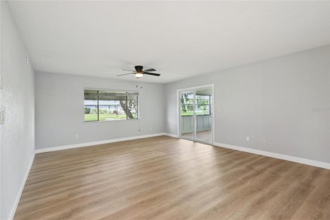 Duplex à vendre à New Smyrna Beach, Floride: 3 chambres, 170.94 m2 № 1866563 - photo 12