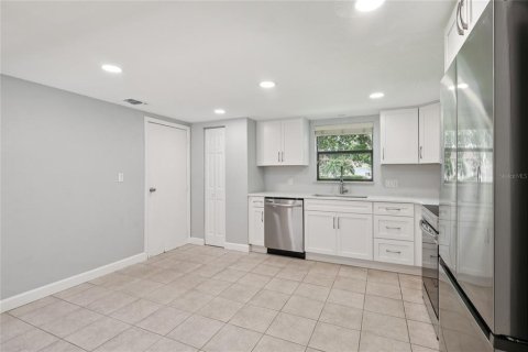 Duplex à vendre à New Smyrna Beach, Floride: 3 chambres, 170.94 m2 № 1866563 - photo 15