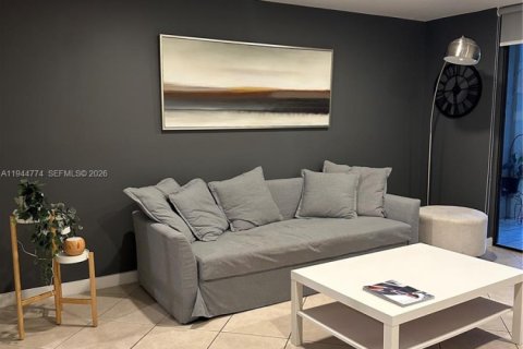 Condo in Aventura, Florida, 1 bedroom  № 2001384 - photo 3