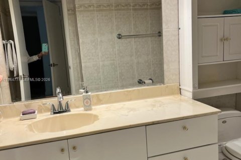 Condo in Aventura, Florida, 1 bedroom  № 2001384 - photo 17