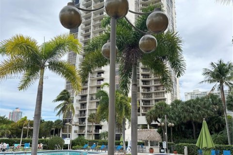 Condo in Aventura, Florida, 1 bedroom  № 2001384 - photo 14