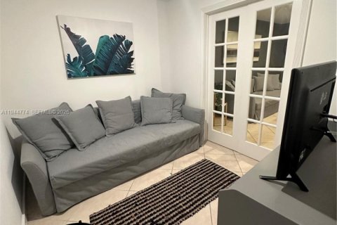 Condo in Aventura, Florida, 1 bedroom  № 2001384 - photo 5