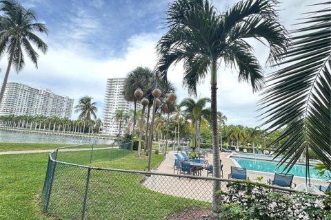 Condo in Aventura, Florida, 1 bedroom  № 2001384 - photo 19