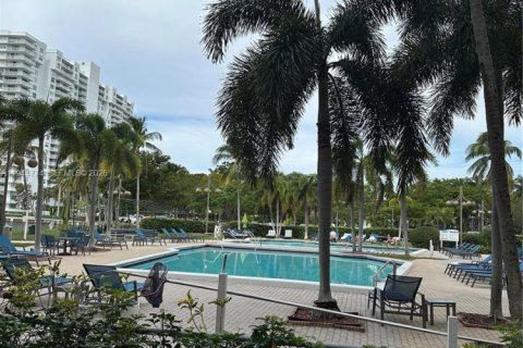Condo in Aventura, Florida, 1 bedroom  № 2001384 - photo 18