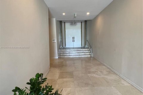 Condo in Miami Beach, Florida, 1 bedroom  № 1763513 - photo 24