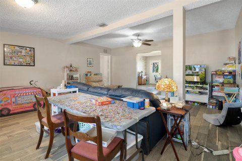 House in Saint Petersburg, Florida 5 bedrooms, 230.03 sq.m. № 1648697 - photo 15