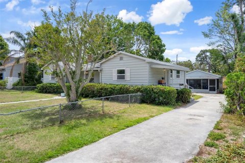 House in Saint Petersburg, Florida 5 bedrooms, 230.03 sq.m. № 1648697 - photo 5