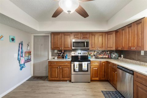 House in Saint Petersburg, Florida 5 bedrooms, 230.03 sq.m. № 1648697 - photo 18