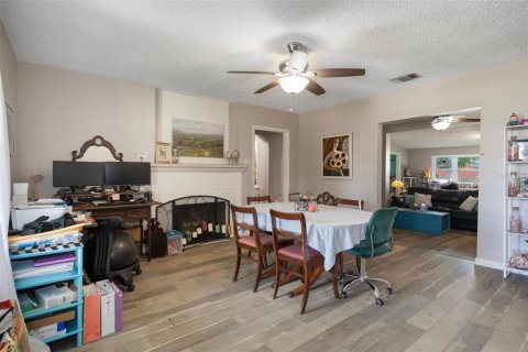 House in Saint Petersburg, Florida 5 bedrooms, 230.03 sq.m. № 1648697 - photo 6