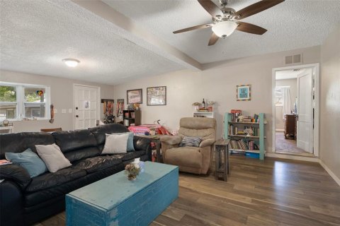 House in Saint Petersburg, Florida 5 bedrooms, 230.03 sq.m. № 1648697 - photo 12