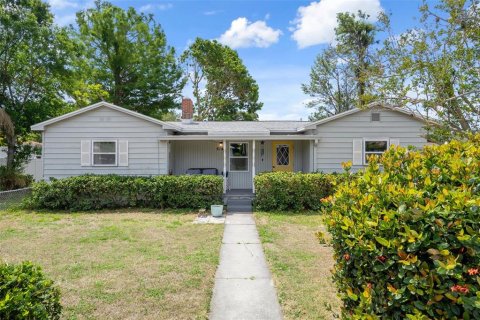 House in Saint Petersburg, Florida 5 bedrooms, 230.03 sq.m. № 1648697 - photo 1
