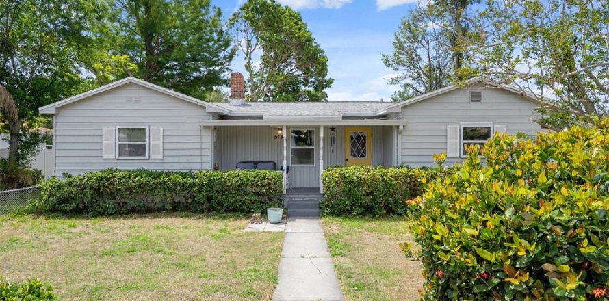 House in Saint Petersburg, Florida 5 bedrooms, 230.03 sq.m. № 1648697