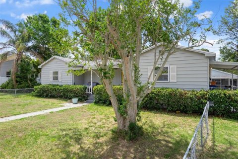 House in Saint Petersburg, Florida 5 bedrooms, 230.03 sq.m. № 1648697 - photo 4
