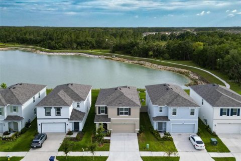 Villa ou maison à vendre à Zephyrhills, Floride: 3 chambres, 182.18 m2 № 2207225 - photo 3