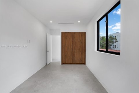 Купить таунхаус в Майами, Флорида 4 спальни, 244.89м2, № 1984591 - фото 22