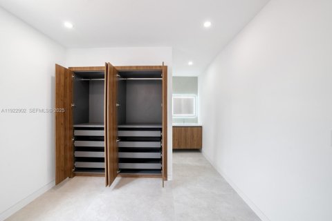 Купить таунхаус в Майами, Флорида 4 спальни, 244.89м2, № 1984591 - фото 18