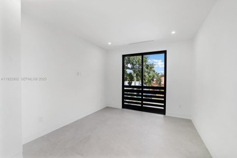 Купить таунхаус в Майами, Флорида 4 спальни, 244.89м2, № 1984591 - фото 23