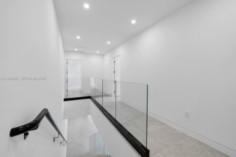 Купить таунхаус в Майами, Флорида 4 спальни, 244.89м2, № 1984591 - фото 25