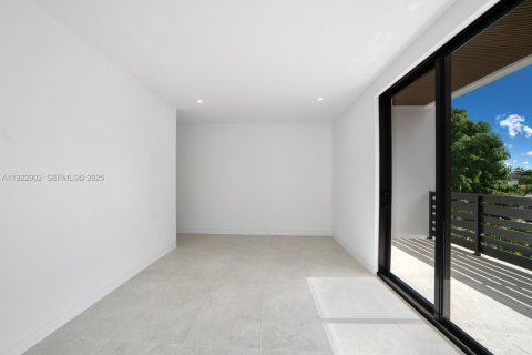 Купить таунхаус в Майами, Флорида 4 спальни, 244.89м2, № 1984591 - фото 27