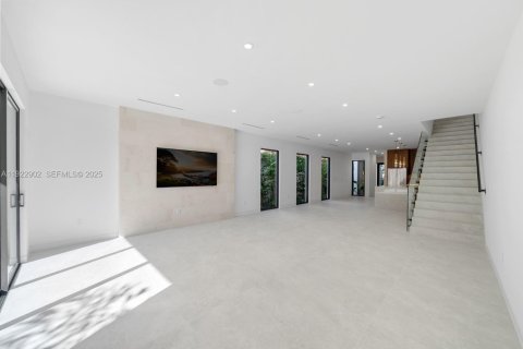 Купить таунхаус в Майами, Флорида 4 спальни, 244.89м2, № 1984591 - фото 11